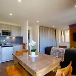 Apartament Les Marmottes-centre-ville-terrasse & Bois- T2-premium-parking Couvert-netflix-6 Pers