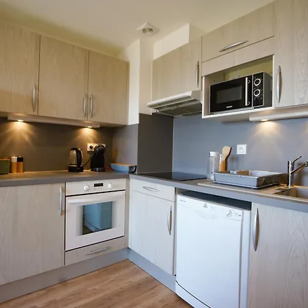 Les Marmottes-centre-ville-terrasse & Bois- T2-premium-parking Couvert-netflix-6 Pers 아파트