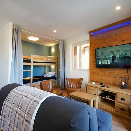 Les Marmottes-centre-ville-terrasse & Bois- T2-premium-parking Couvert-netflix-6 Pers Apartment *
