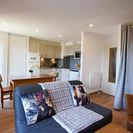 Apartment Les Marmottes-centre-ville-terrasse & Bois- T2-premium-parking Couvert-netflix-6 Pers *