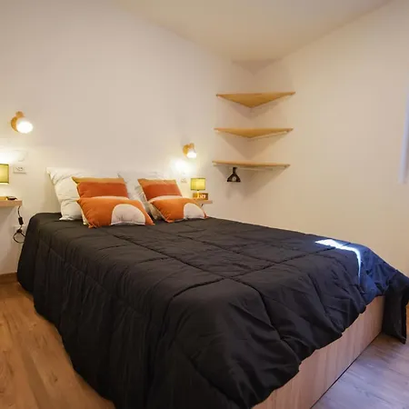 Les Marmottes-centre-ville-terrasse & Bois- T2-premium-parking Couvert-netflix-6 Pers Apartment