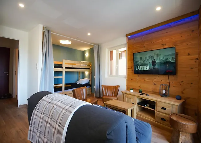Les Marmottes-centre-ville-terrasse & Bois- T2-premium-parking Couvert-netflix-6 Pers Apartamento *