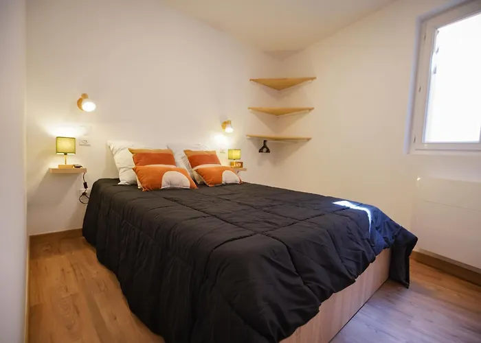 Les Marmottes-centre-ville-terrasse & Bois- T2-premium-parking Couvert-netflix-6 Pers Apartamento