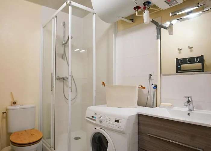 Les Marmottes-centre-ville-terrasse & Bois- T2-premium-parking Couvert-netflix-6 Pers Apartamento *